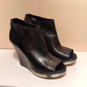 Vince Camuto, size 11, black leather
